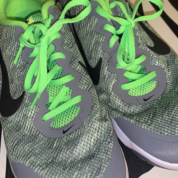 Nike Flex Experience RN4 lime green! - Picture 5 of 10